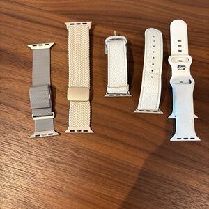 Set of 4 Apple Watch Bands in White, off white and silver